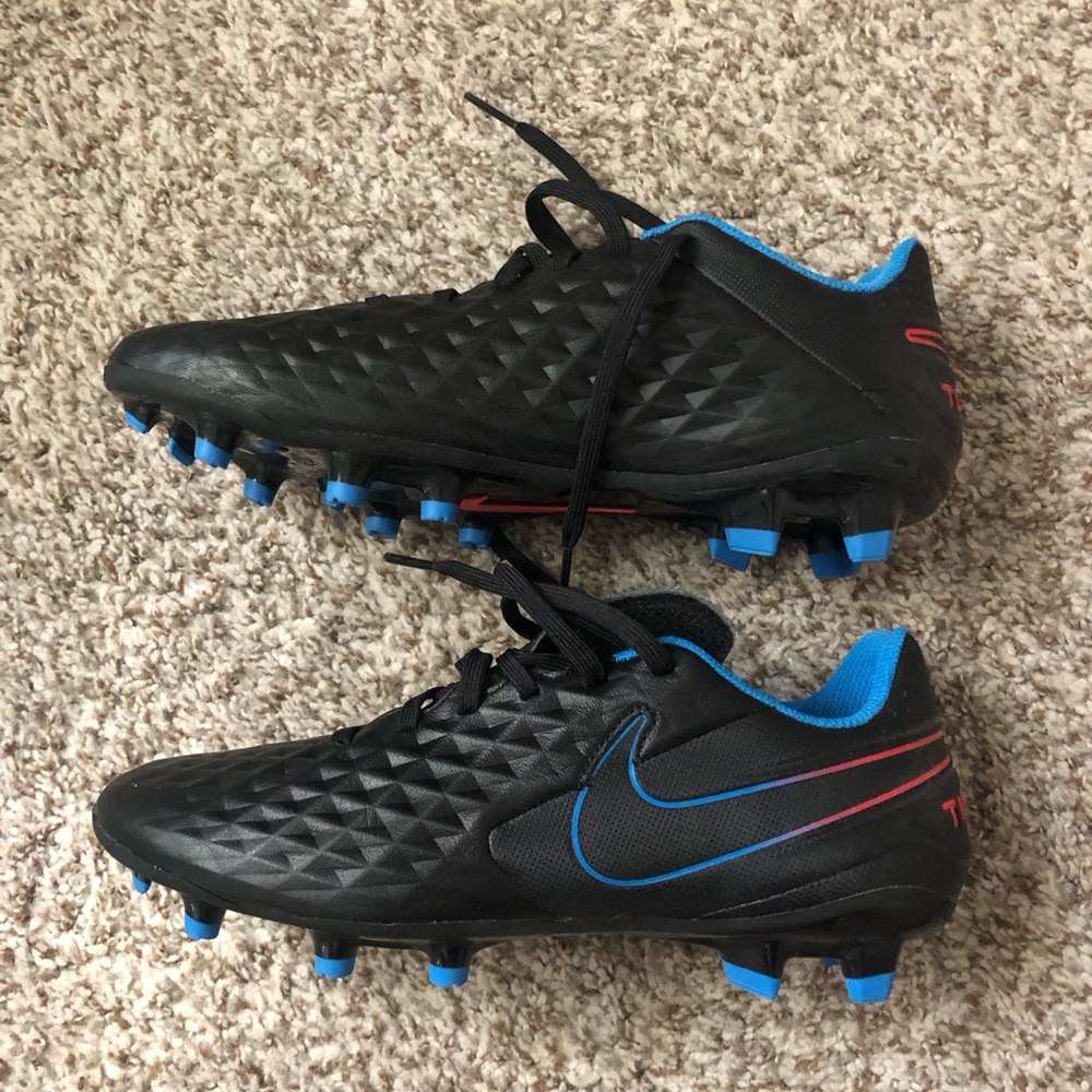 Nike legend 8 academy soccer cleats shoes